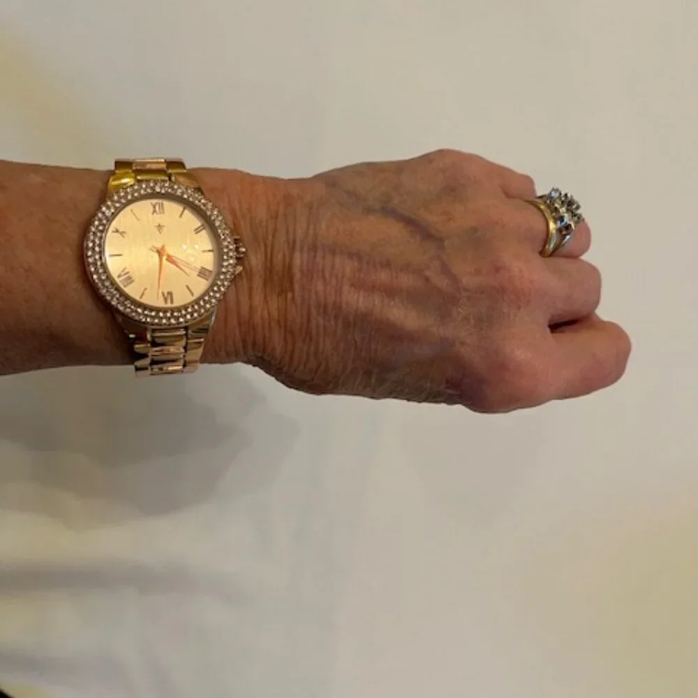 FLEUR DE LIS | Rose Gold-tone finish Large dial Crystal-set bezel-NEW Battery
